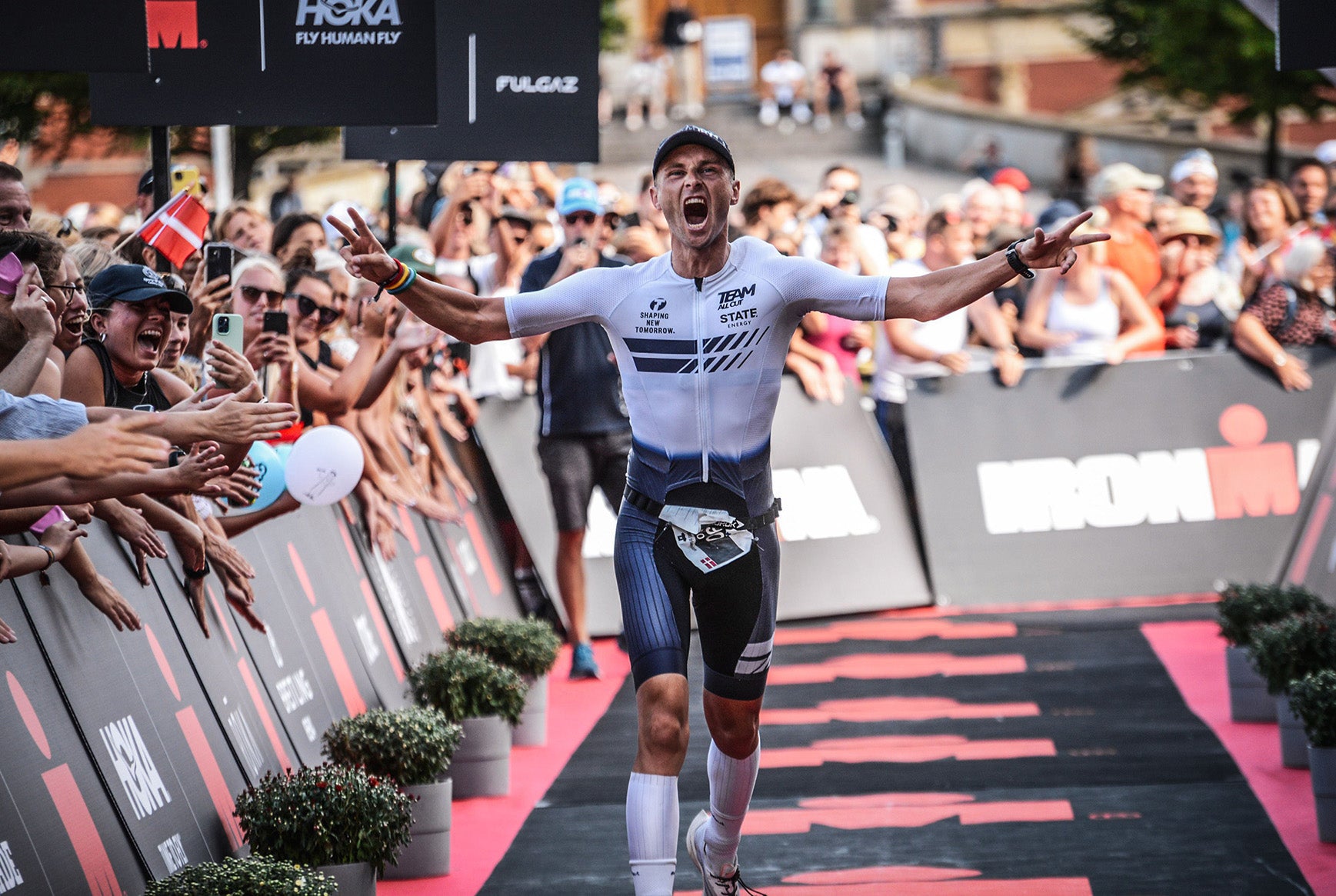 Bo Strandmark løber over målstregen til IRONMAN Copenhagen 2022