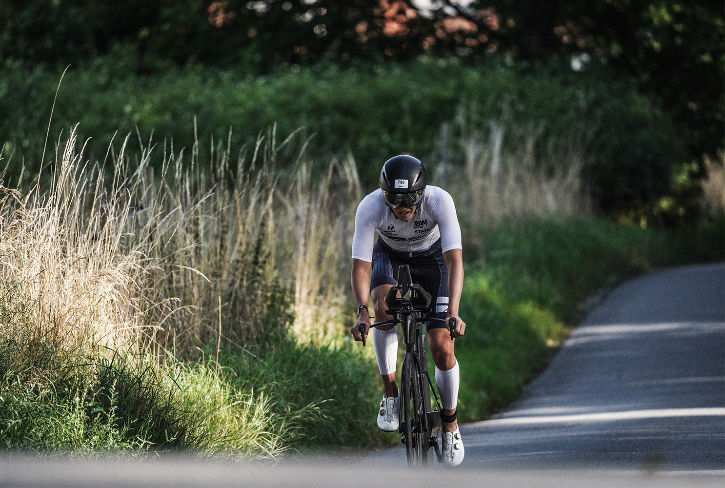 bo strandmark cykler med giro cykelhjelm til cph ironman