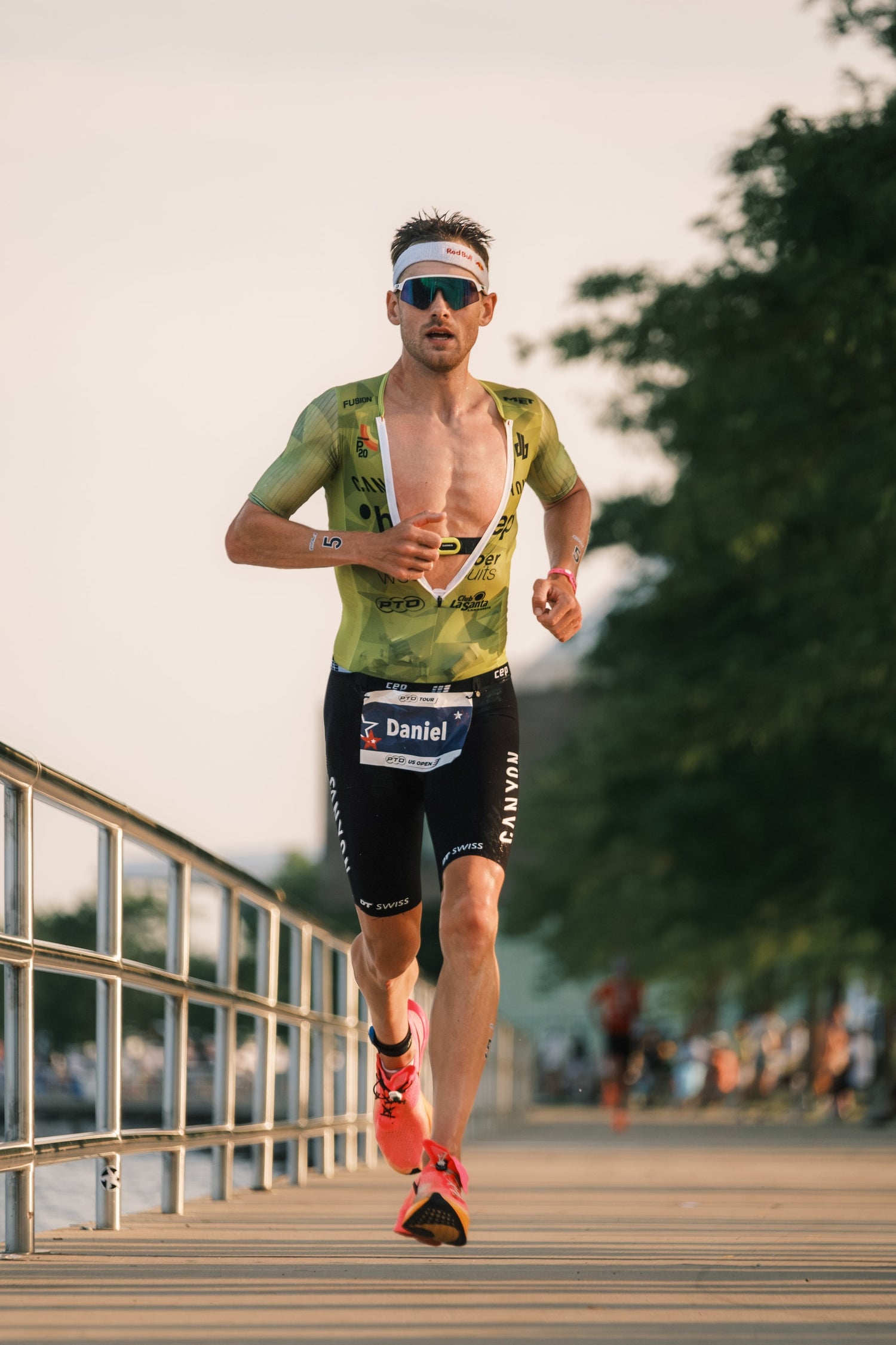 Daniel Bækkegård løber til triathlon race