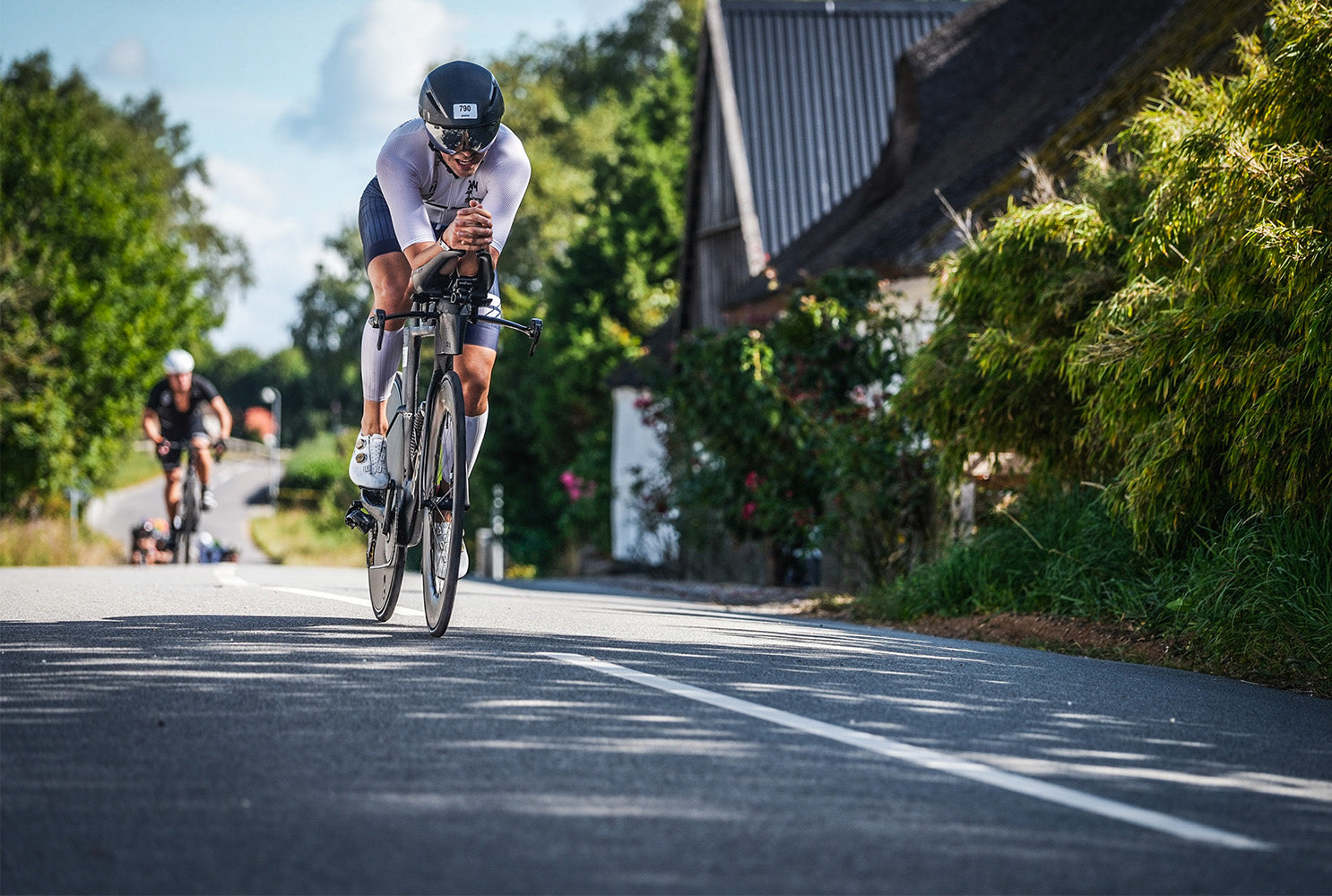 bo strandmark cykler med giro cykelhjelm til cph ironman