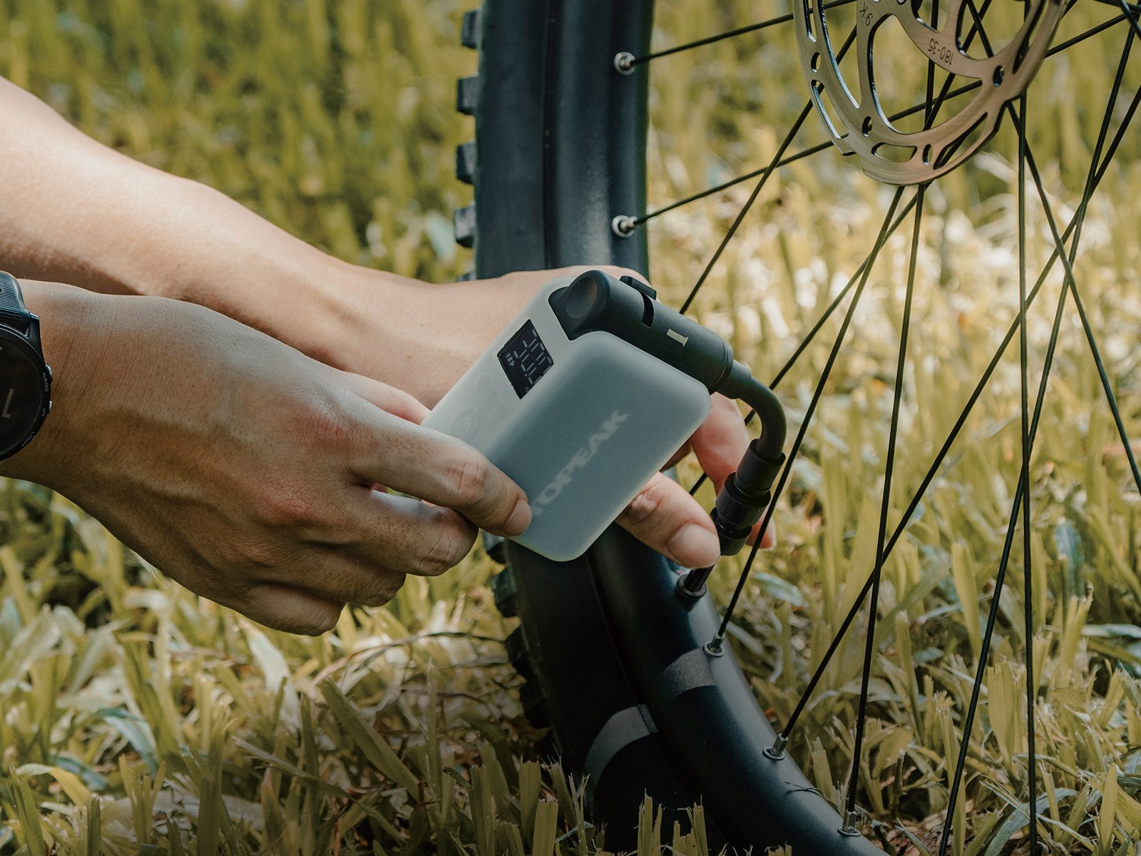 Topeak E-Booster Elektrische Fahrradpumpe